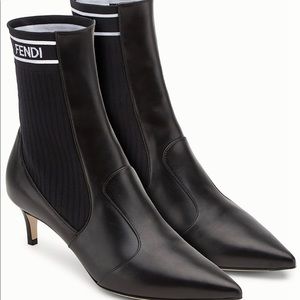 FENDI BLACK LEATHER ANKLE BOOTS💝💎